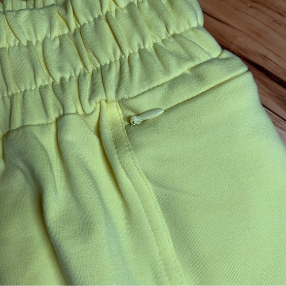 ⭐️Vaca Soon Sale⭐️ NWT DOYOUEVEN Shorts - Picture 2 of 9